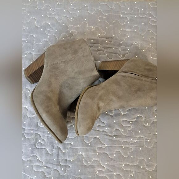 Old Navy ankle heeled boots size 8 - Picture 4 of 6